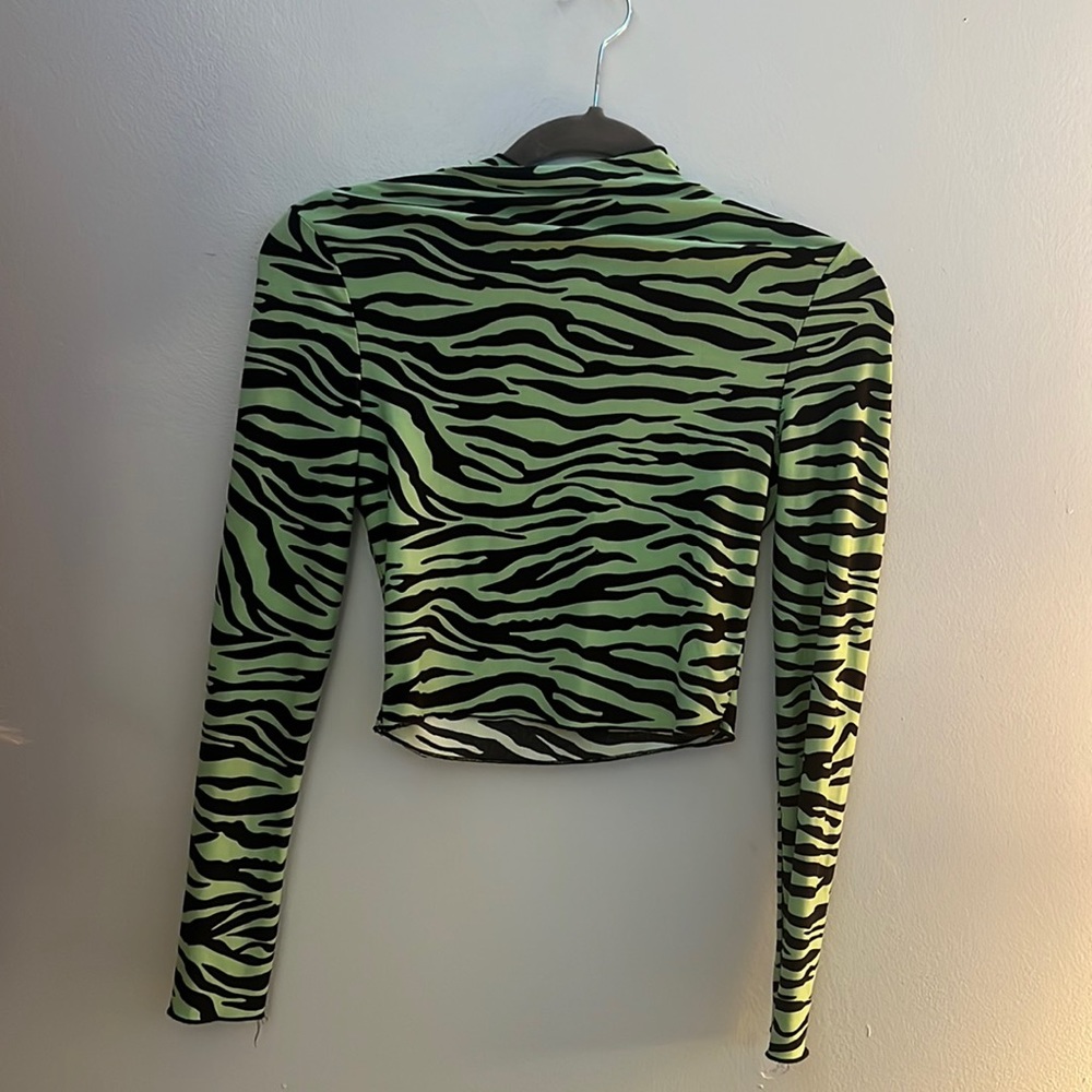 green and black Zebra long sleeve
